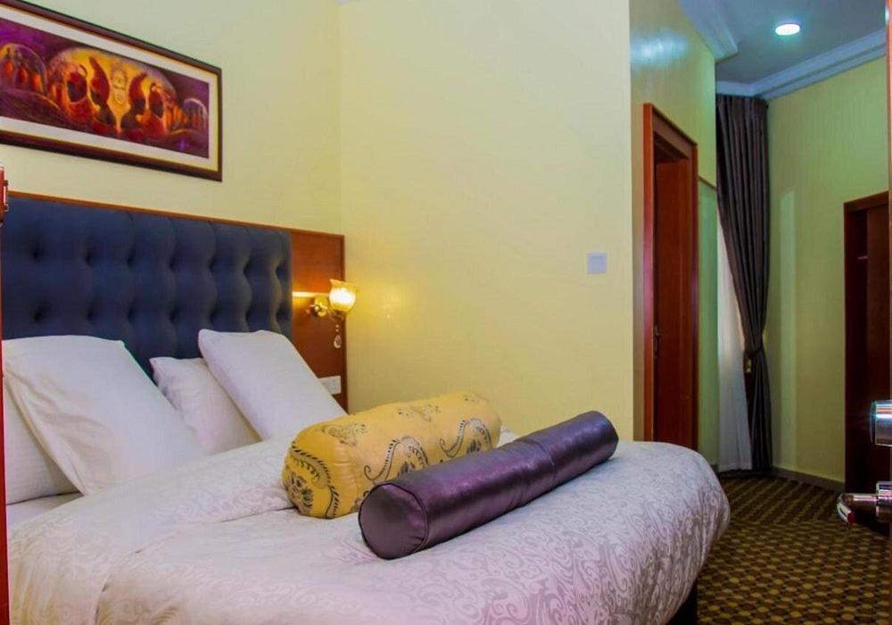 Hotel Esther Court à Akure Extérieur photo